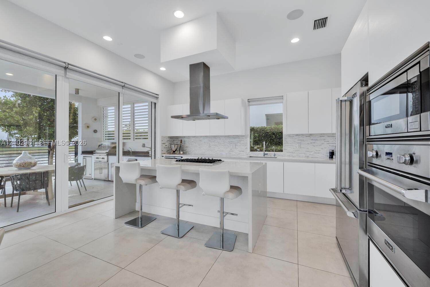 10250 NW 75th Terrace gallery image #5