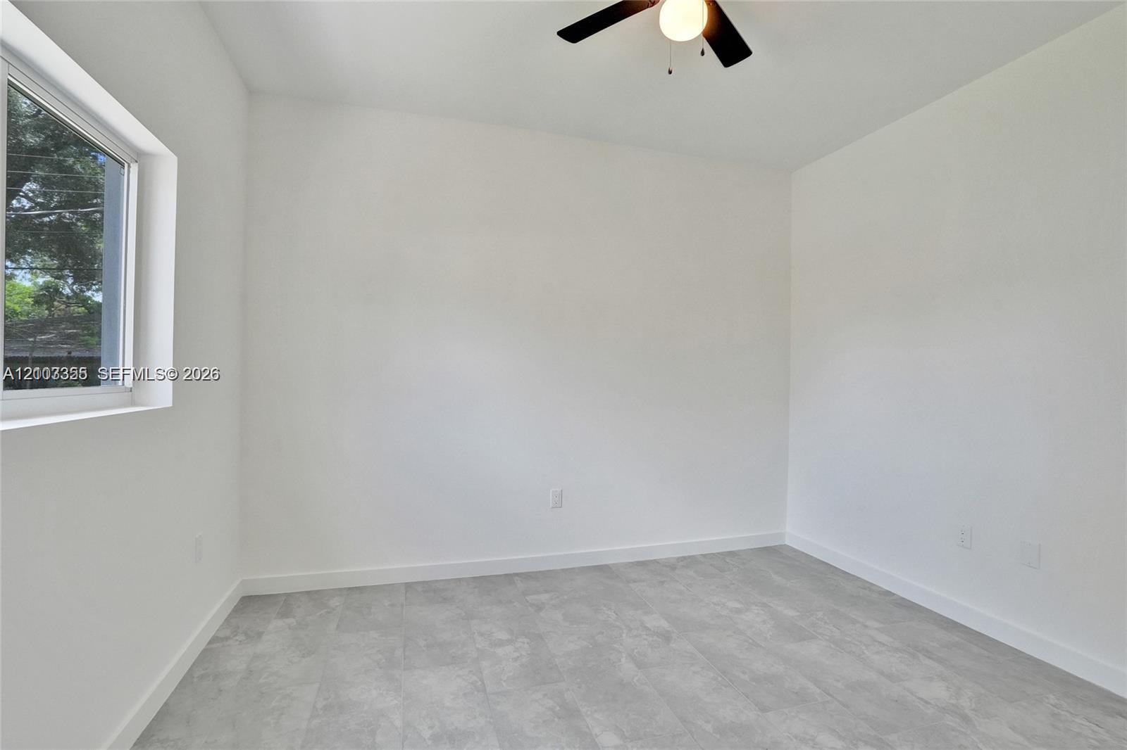 2536 NW 9th Court gallery image #13