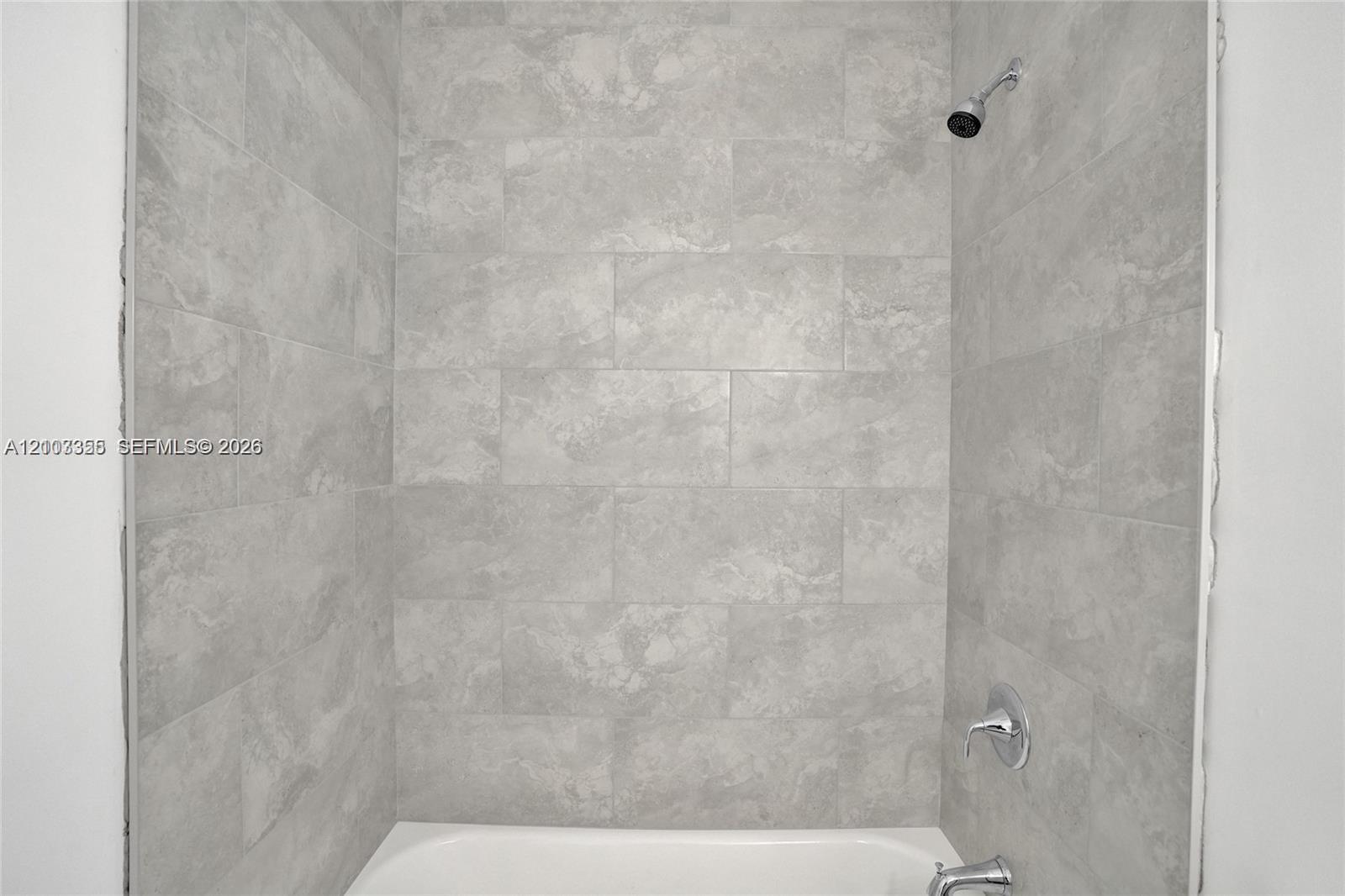 2536 NW 9th Court gallery image #17
