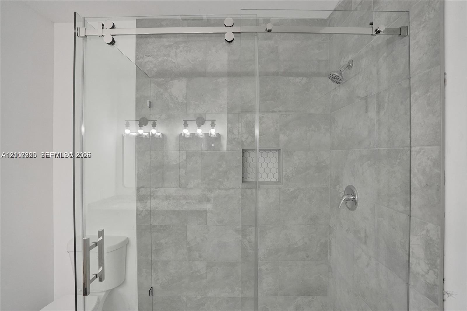2536 NW 9th Court gallery image #25