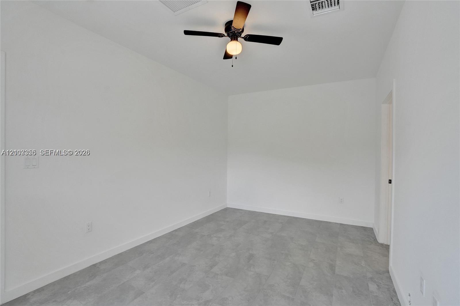2536 NW 9th Court gallery image #26