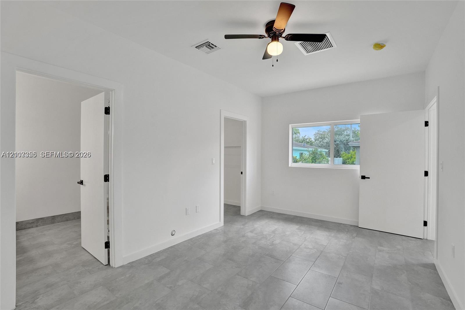 2536 NW 9th Court gallery image #27