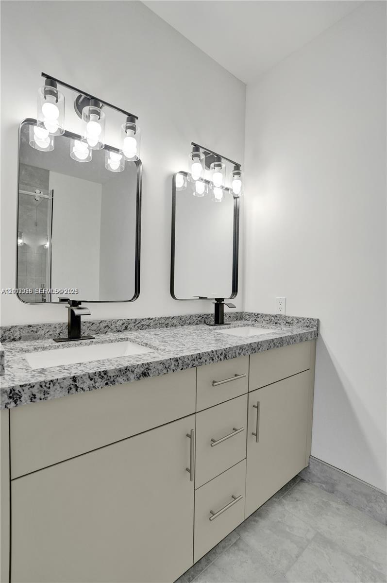 2536 NW 9th Court gallery image #30