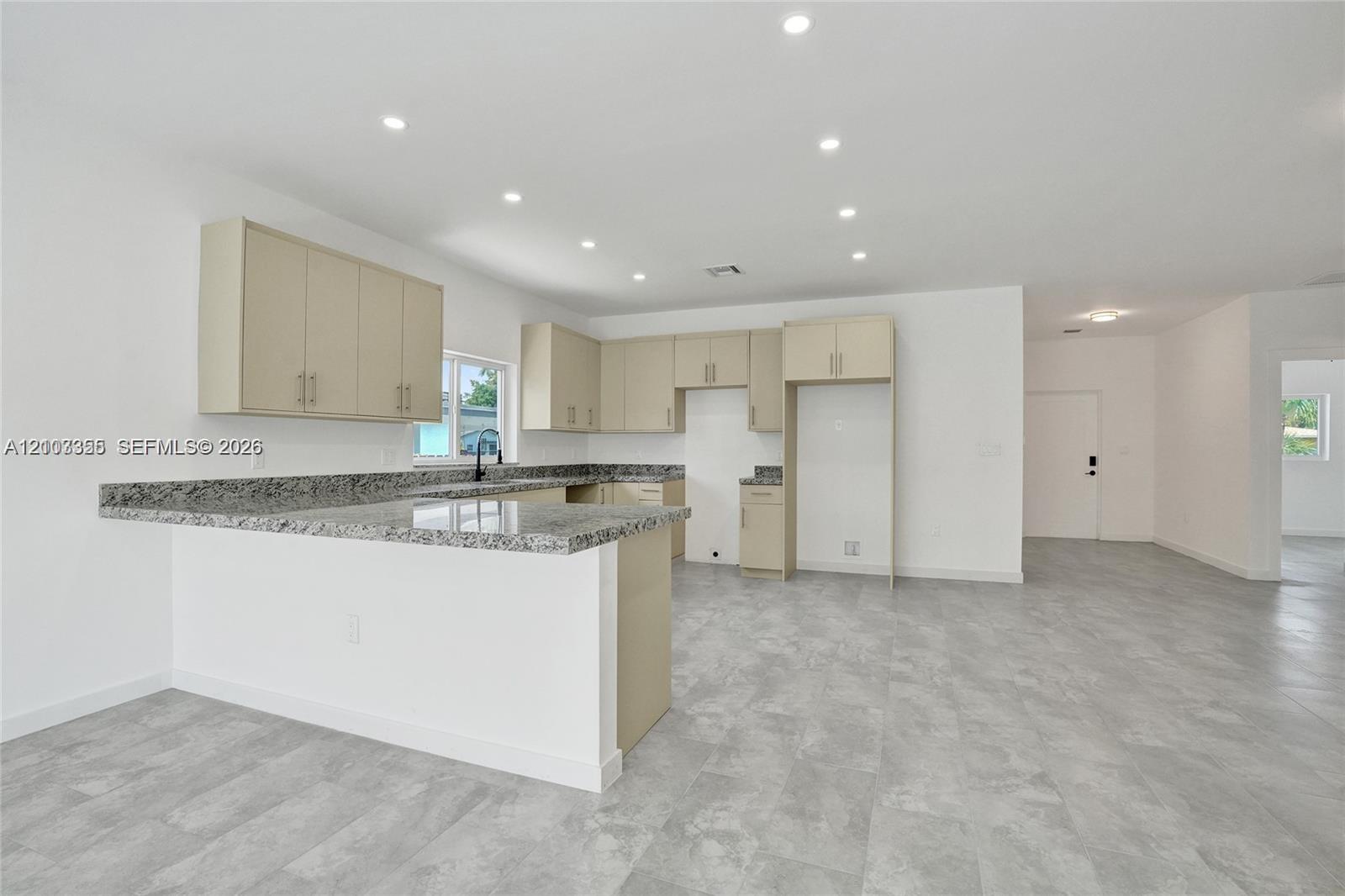 2536 NW 9th Court gallery image #32