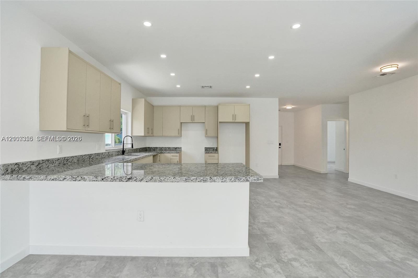 2536 NW 9th Court gallery image #33
