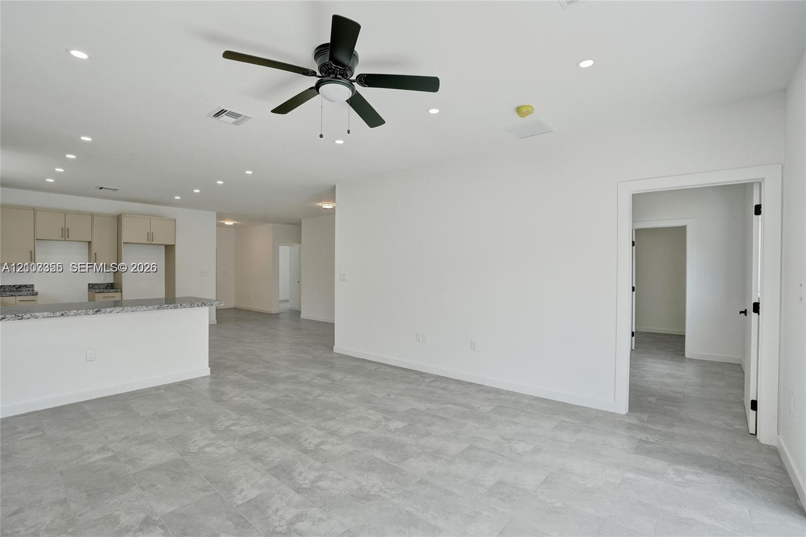 2536 NW 9th Court gallery image #37