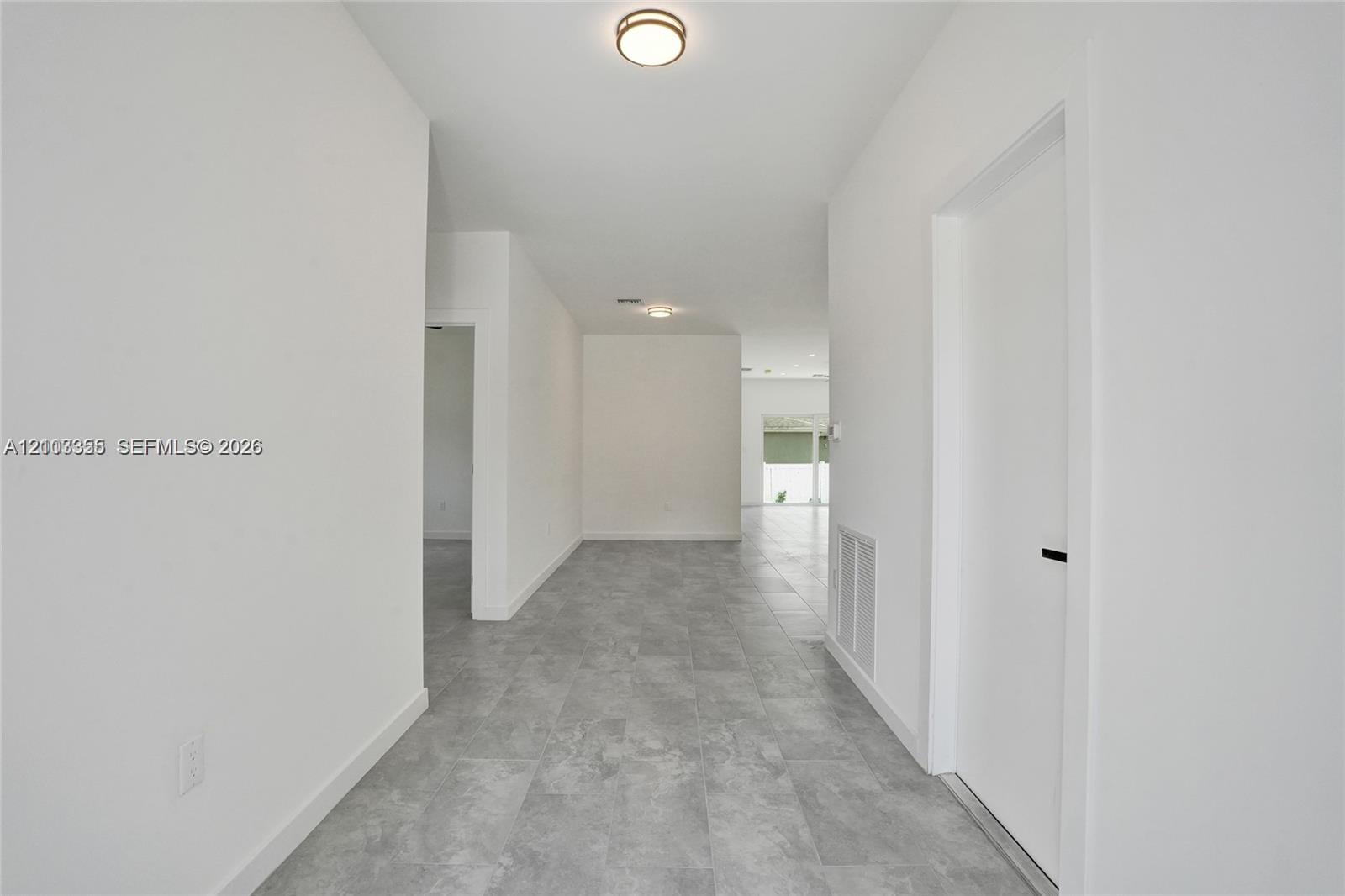 2536 NW 9th Court gallery image #41