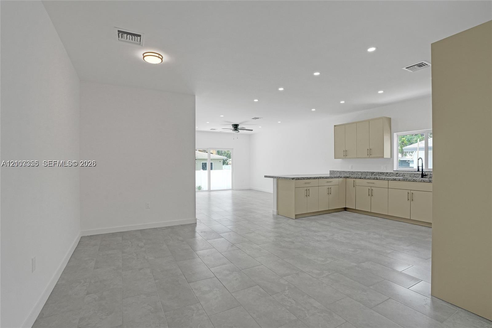 2536 NW 9th Court gallery image #42