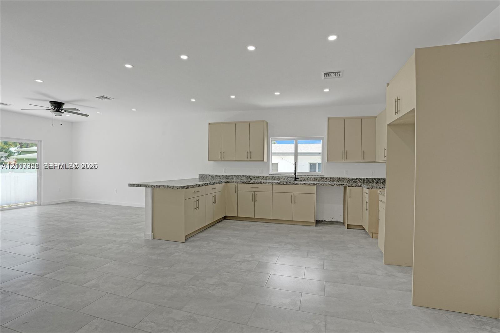 2536 NW 9th Court gallery image #43