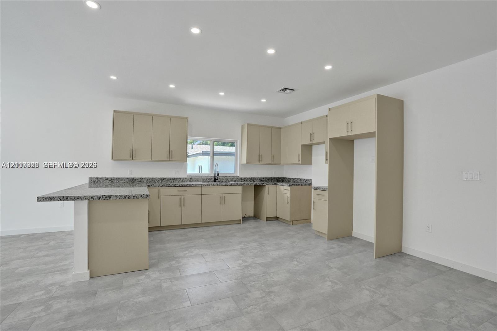 2536 NW 9th Court gallery image #45