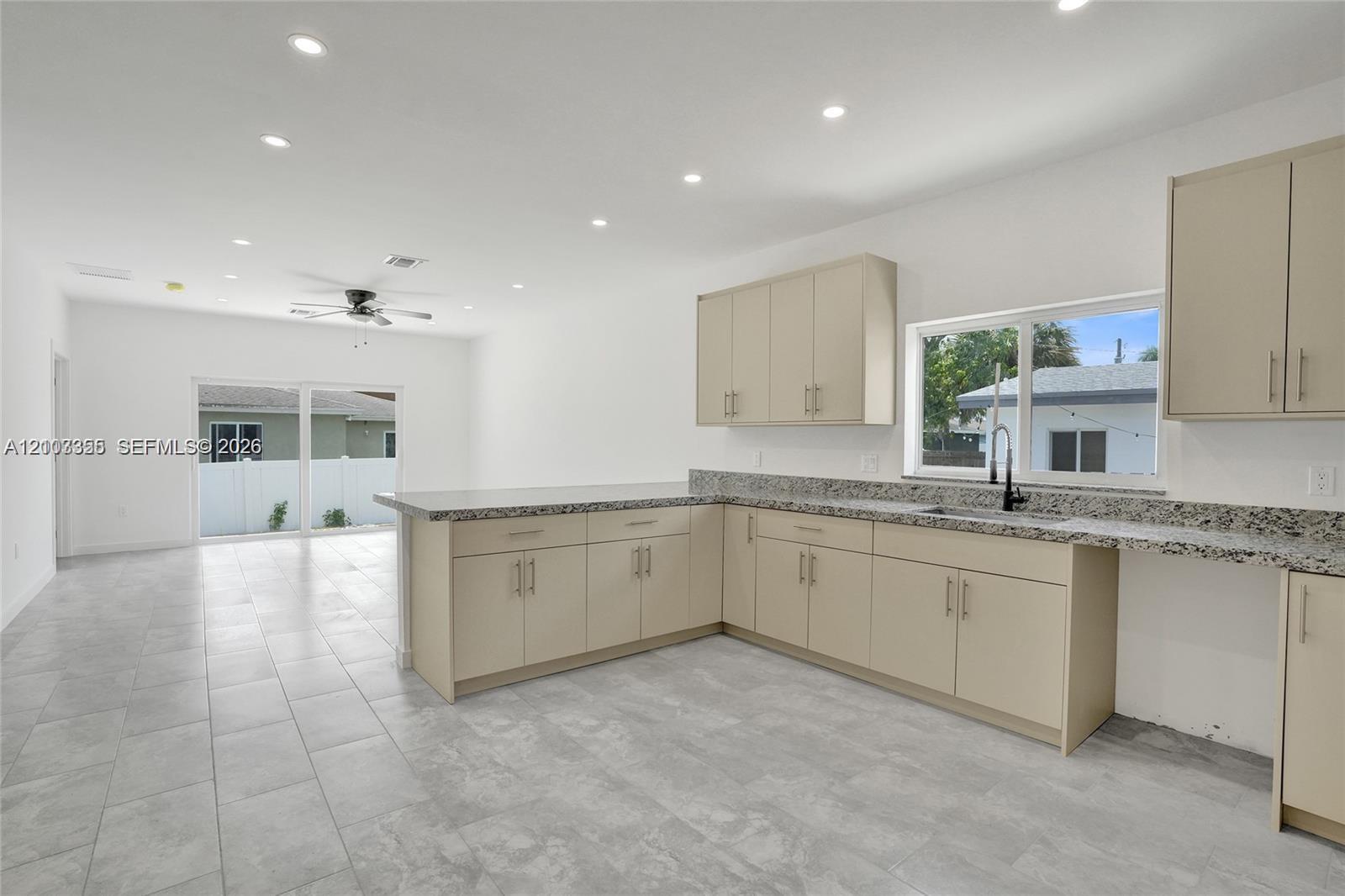 2536 NW 9th Court gallery image #8