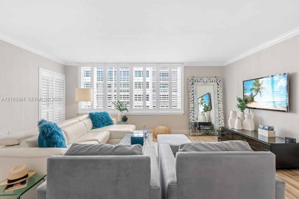 5401 Collins Avenue gallery image #1