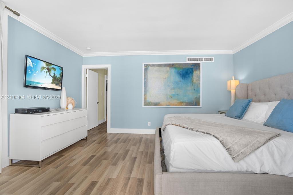 5401 Collins Avenue gallery image #13