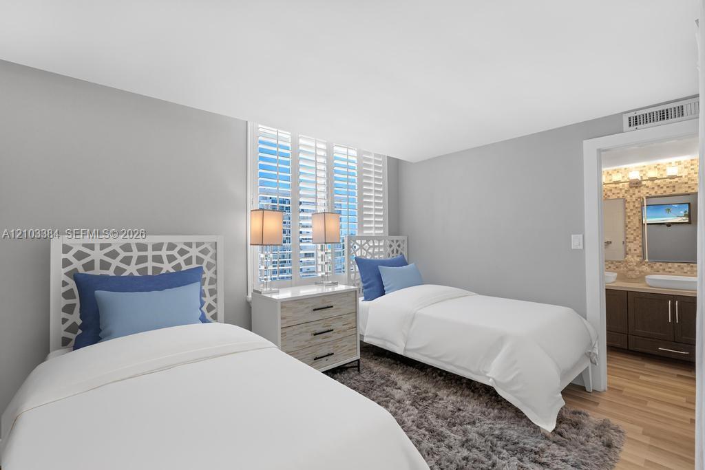 5401 Collins Avenue gallery image #15