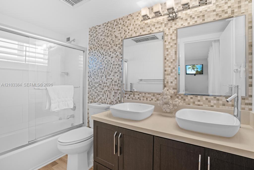 5401 Collins Avenue gallery image #17