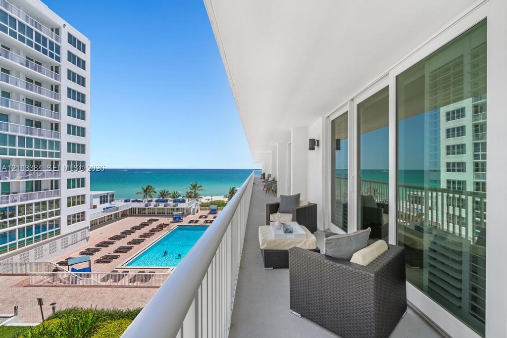 5401 Collins Avenue gallery image #18