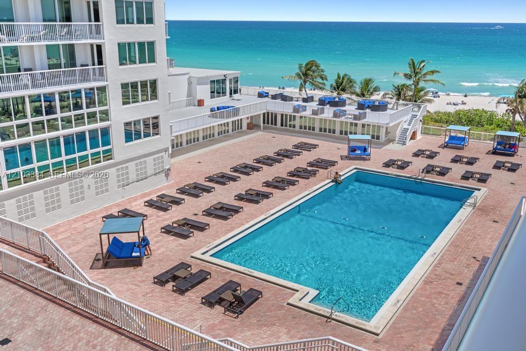 5401 Collins Avenue gallery image #19