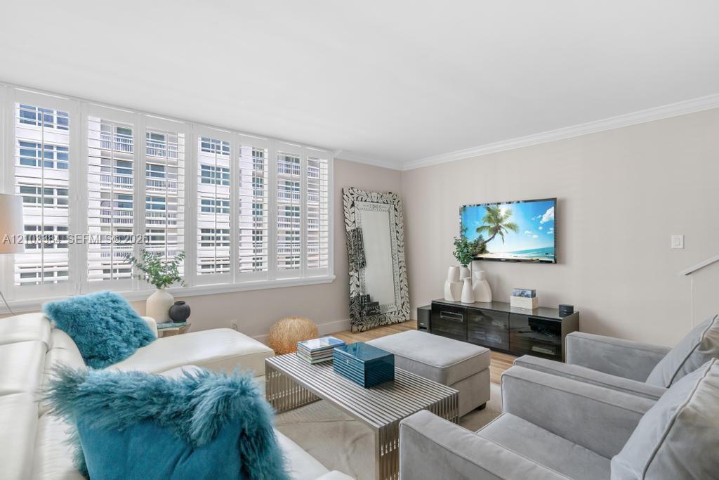 5401 Collins Avenue gallery image #4