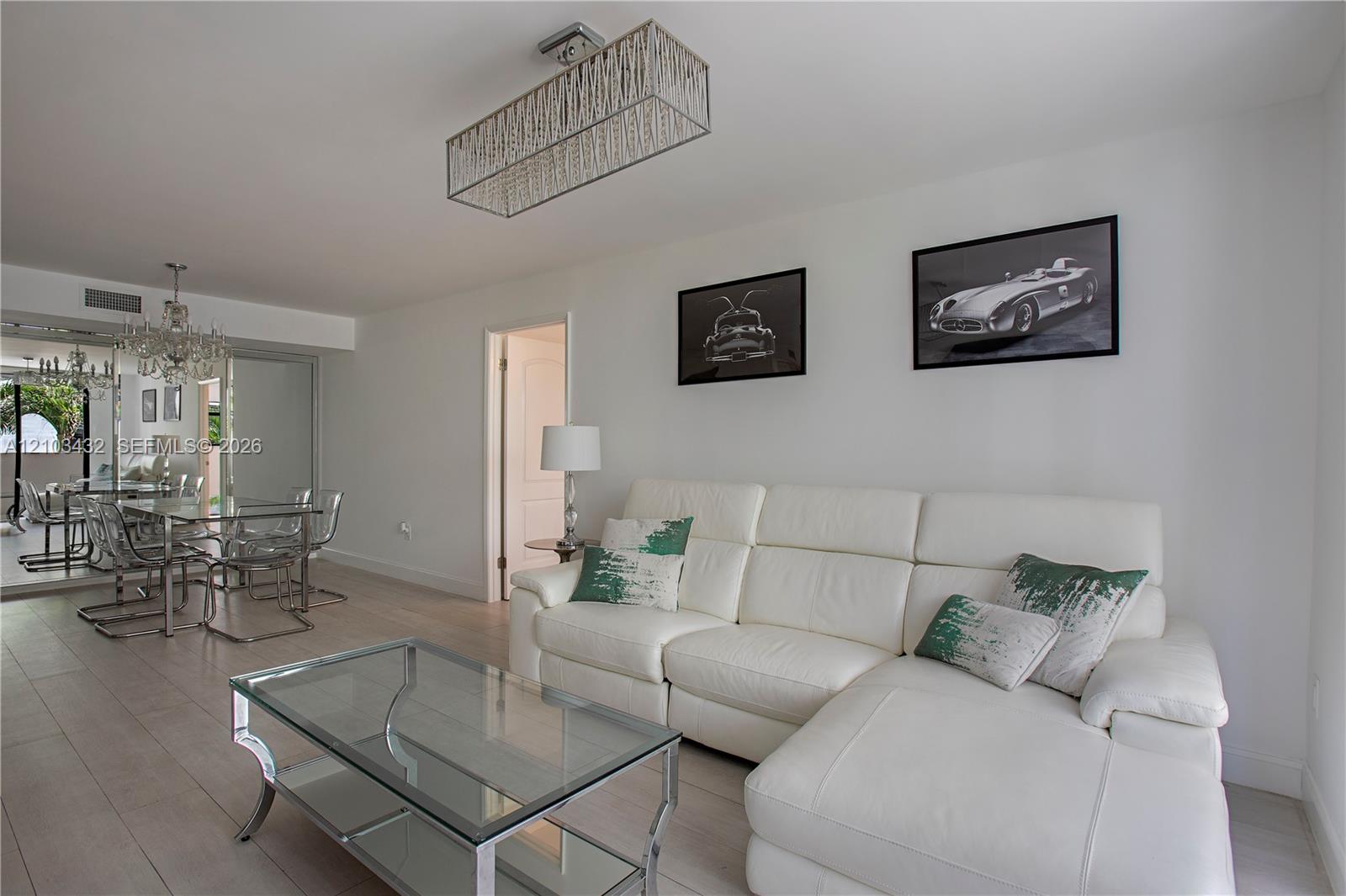1621 Collins Avenue gallery image #2