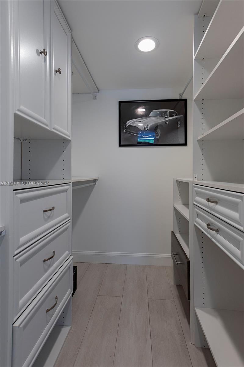 1621 Collins Avenue gallery image #8