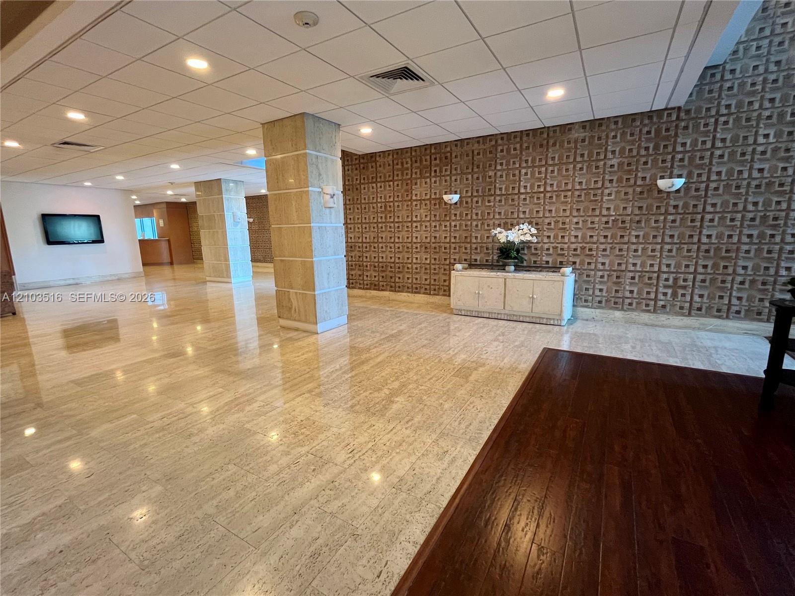 2899 Collins Avenue gallery image #29