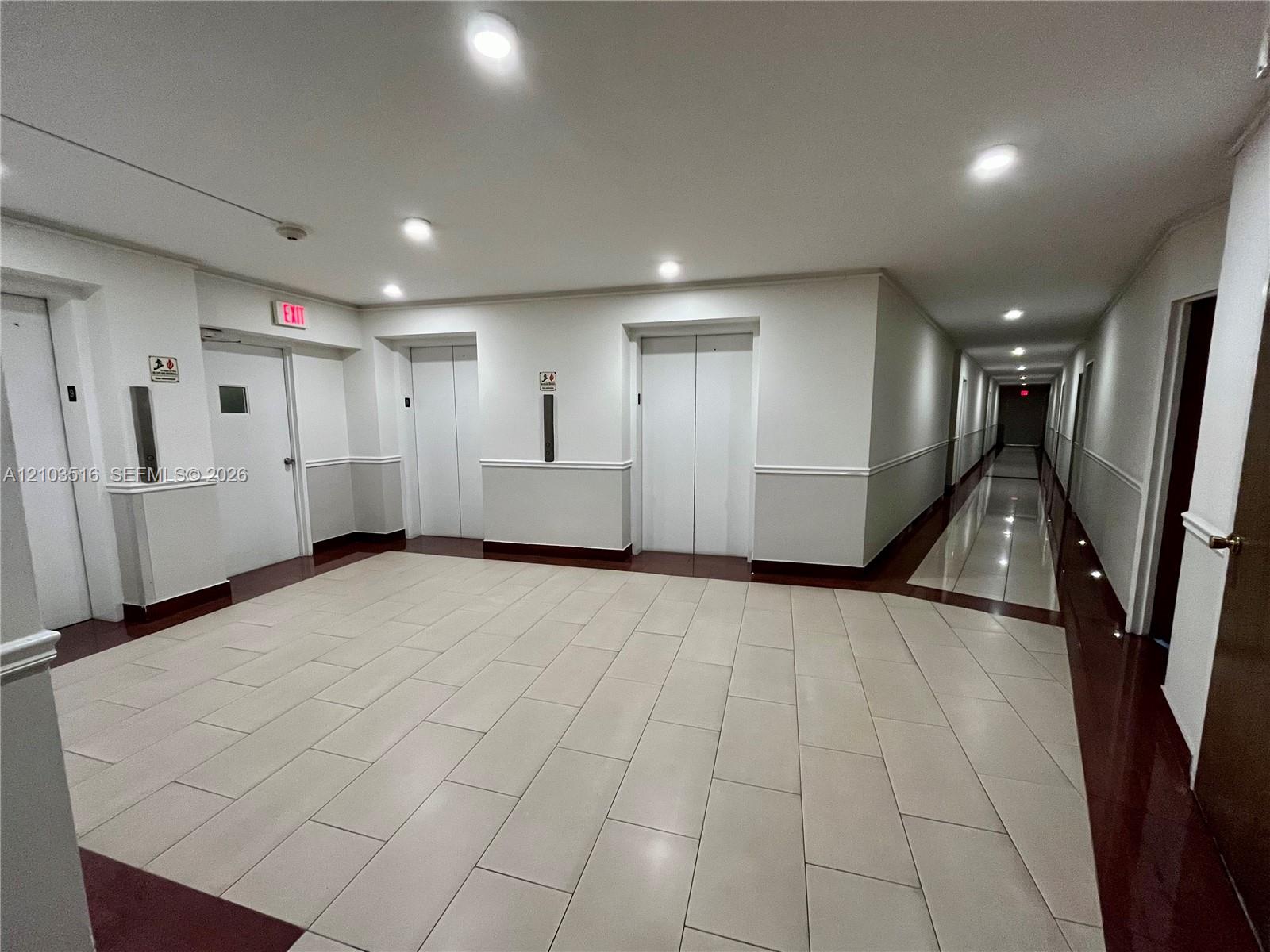 2899 Collins Avenue gallery image #9