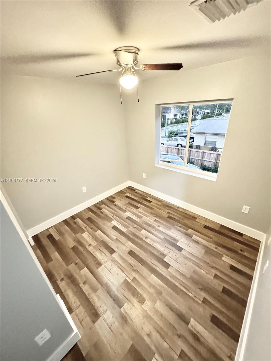 930 NW 2nd Street gallery image #12