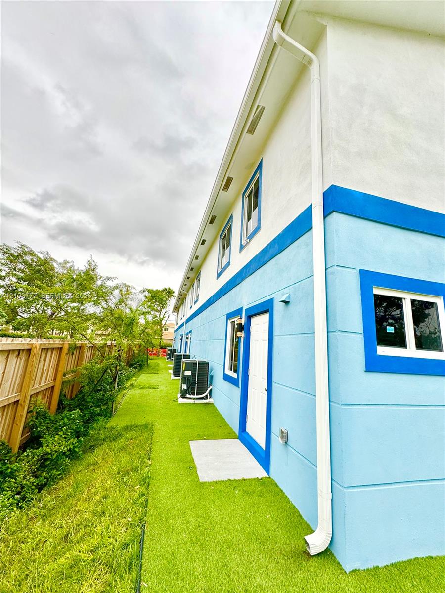 930 NW 2nd Street gallery image #26