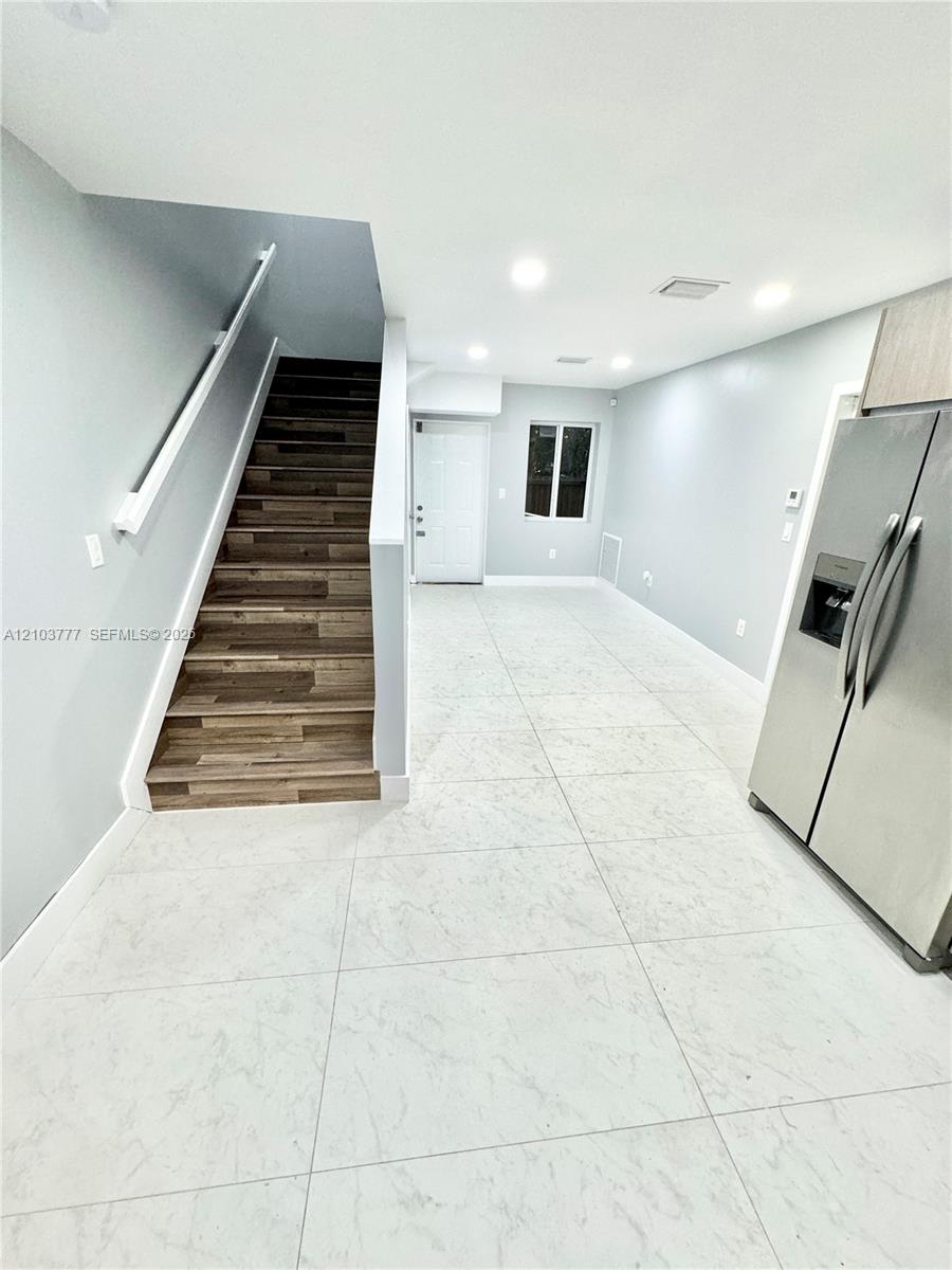 930 NW 2nd Street gallery image #3