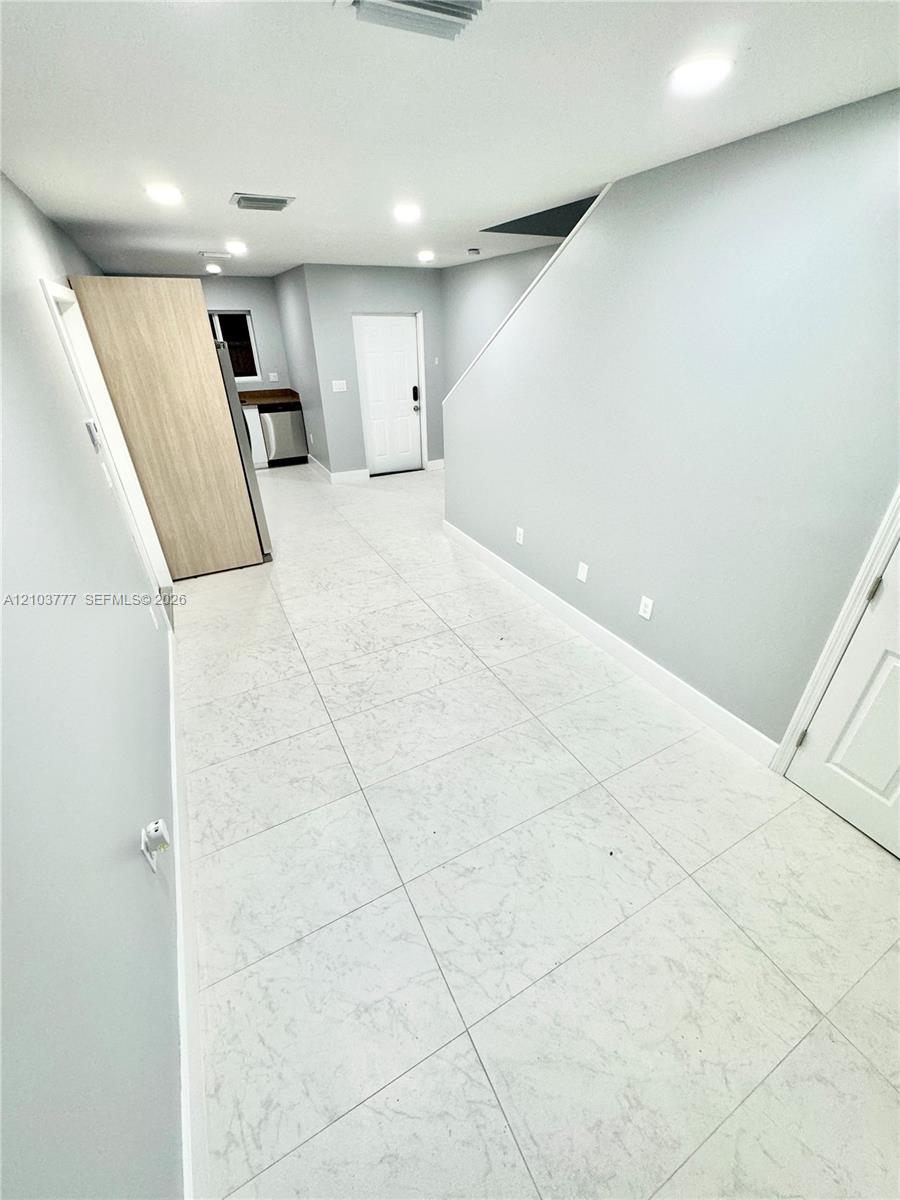 930 NW 2nd Street gallery image #5