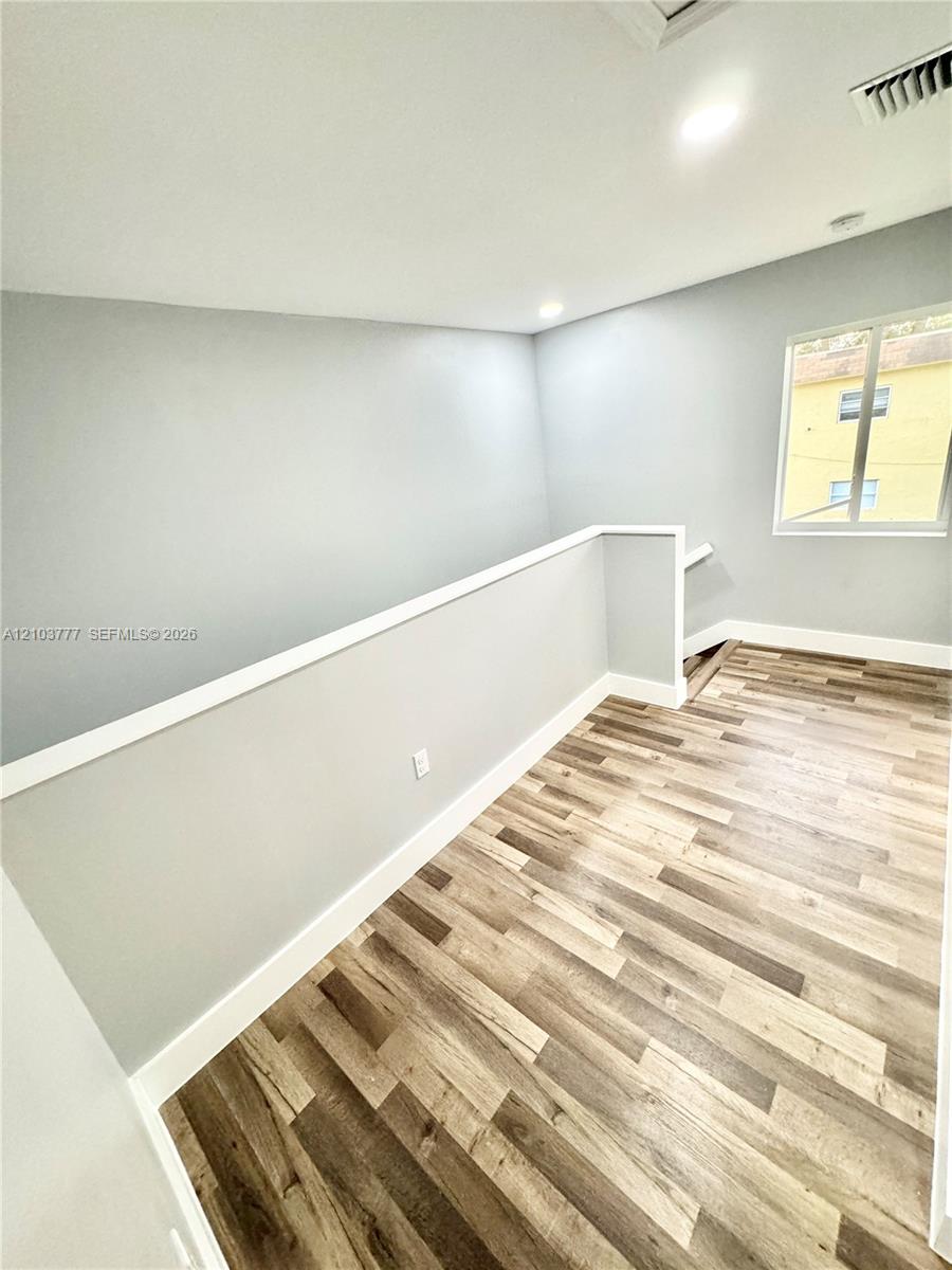 930 NW 2nd Street gallery image #9
