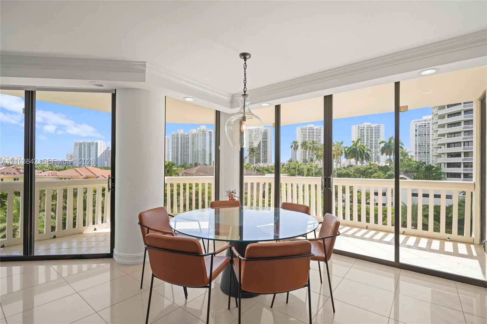 1000 W Island Boulevard