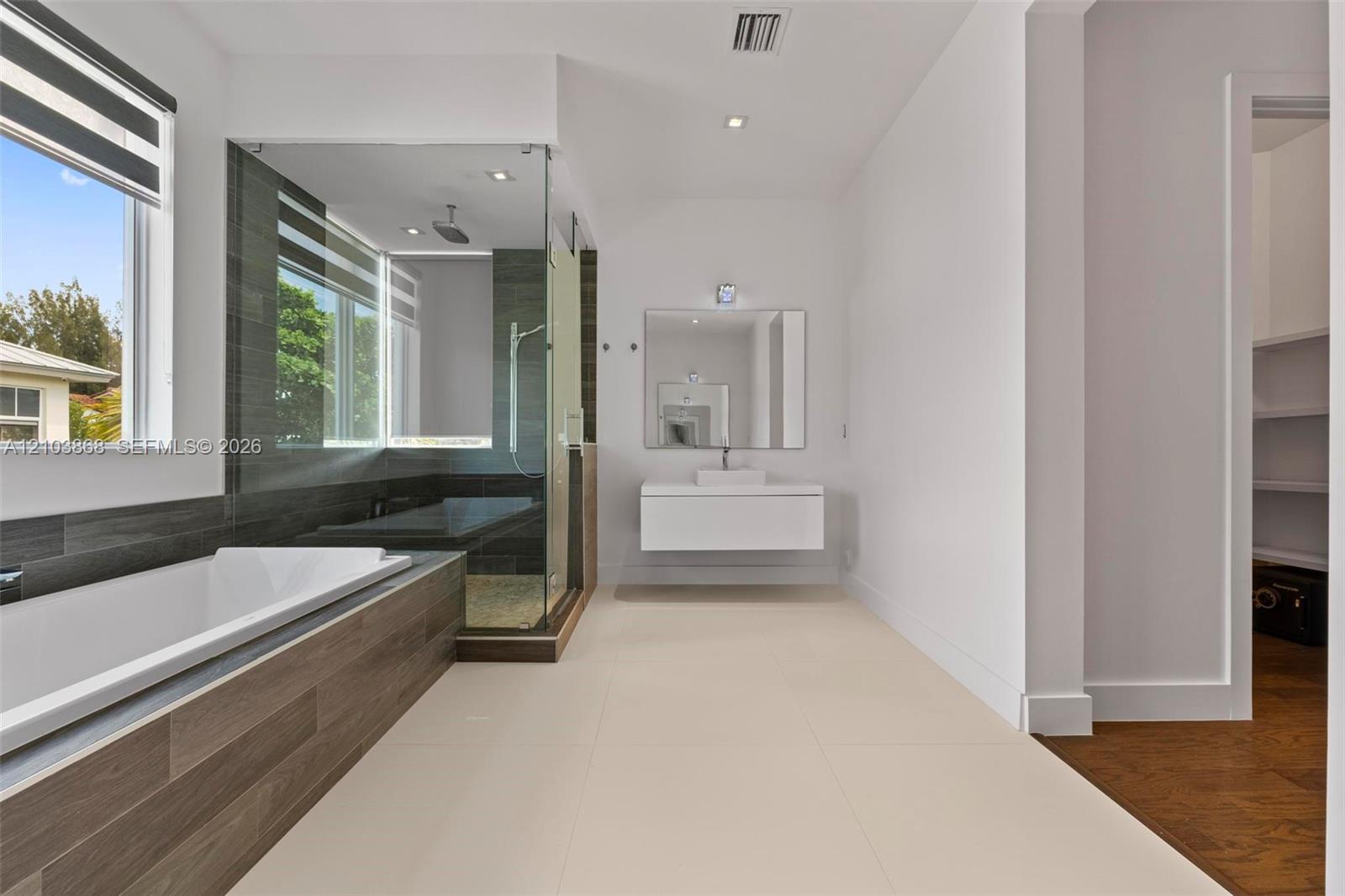 10431 NW 68th Terrace gallery image #29