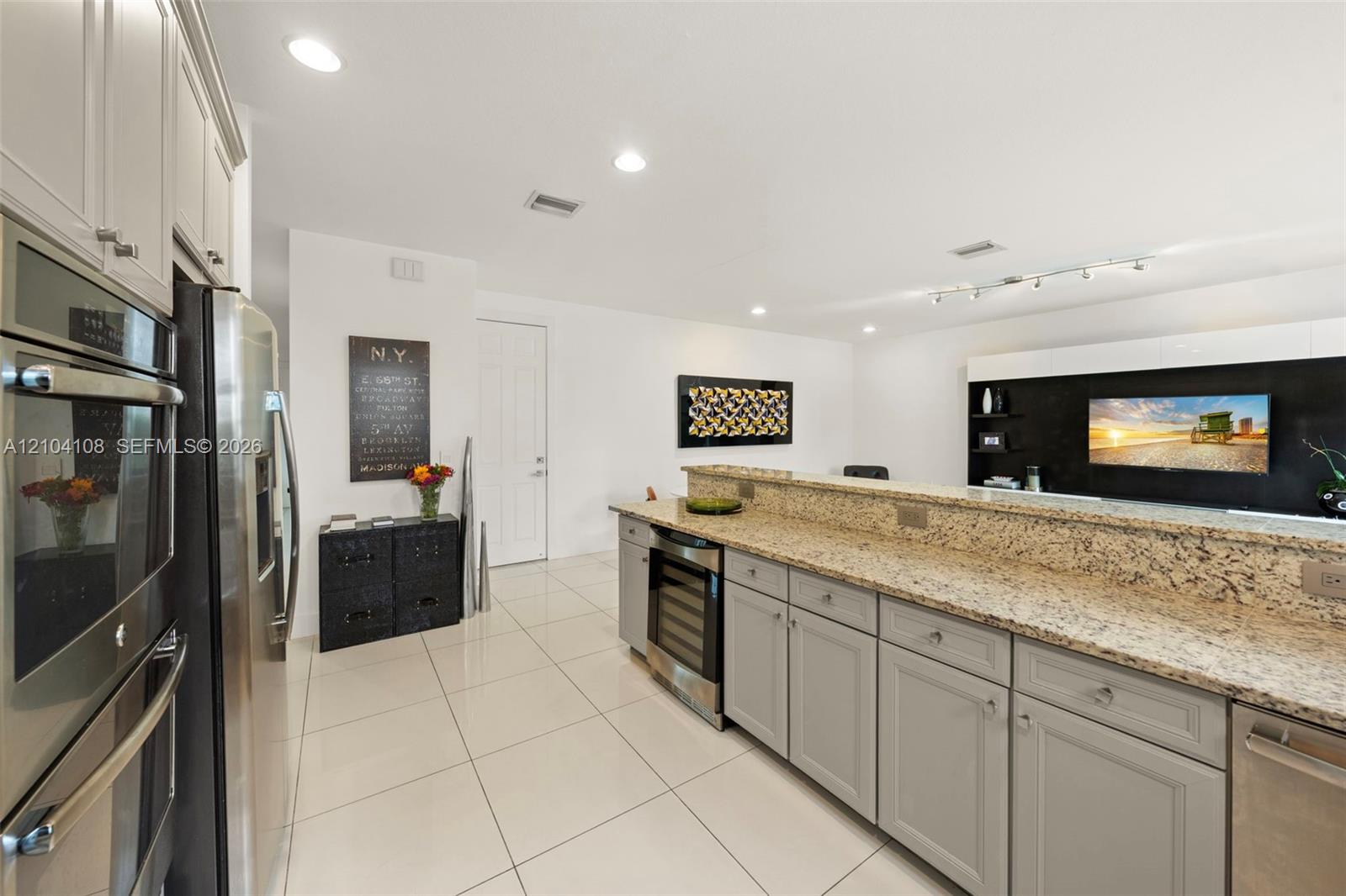 9890 NW 86th Terrace gallery image #32