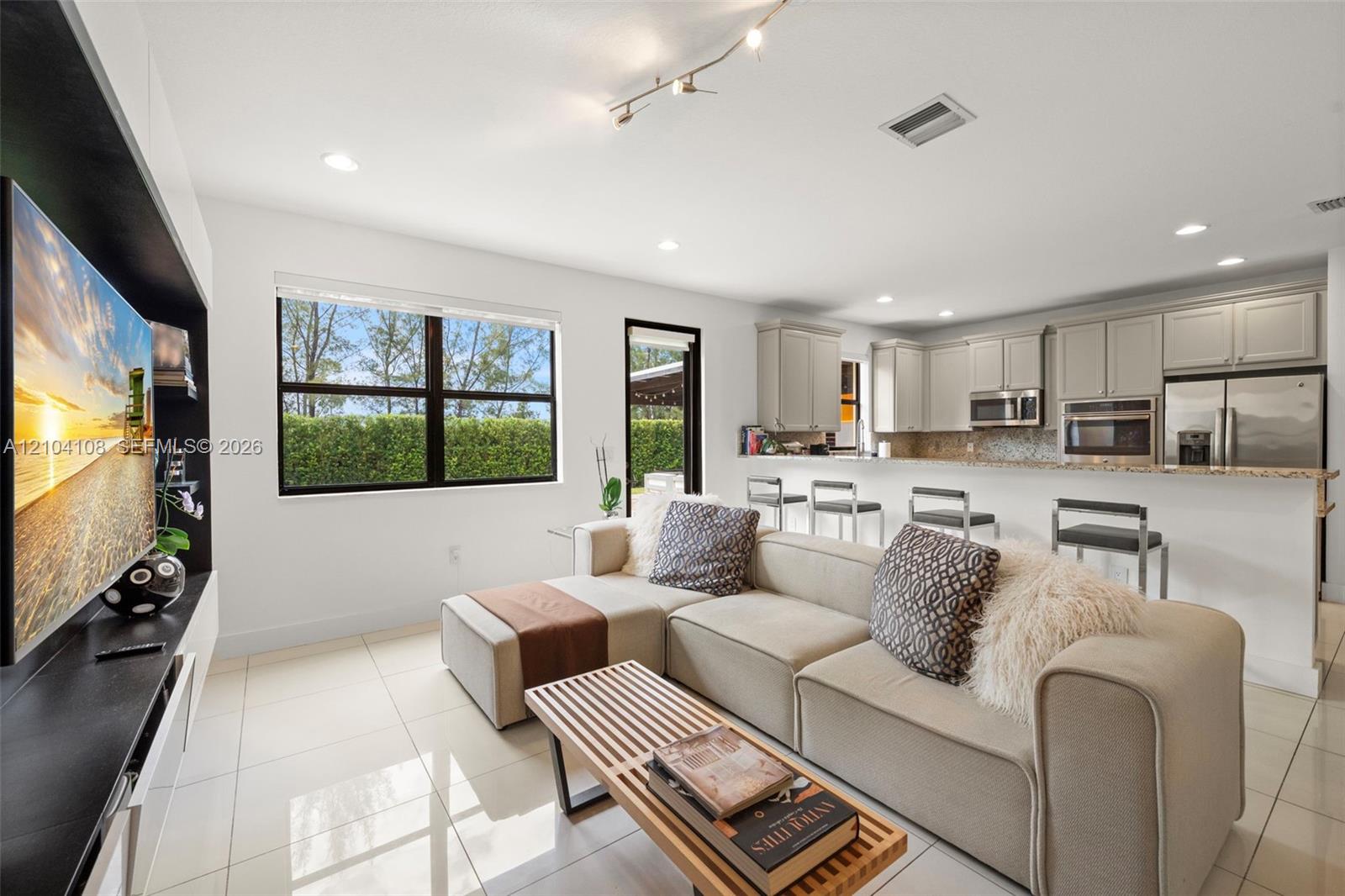 9890 NW 86th Terrace gallery image #34