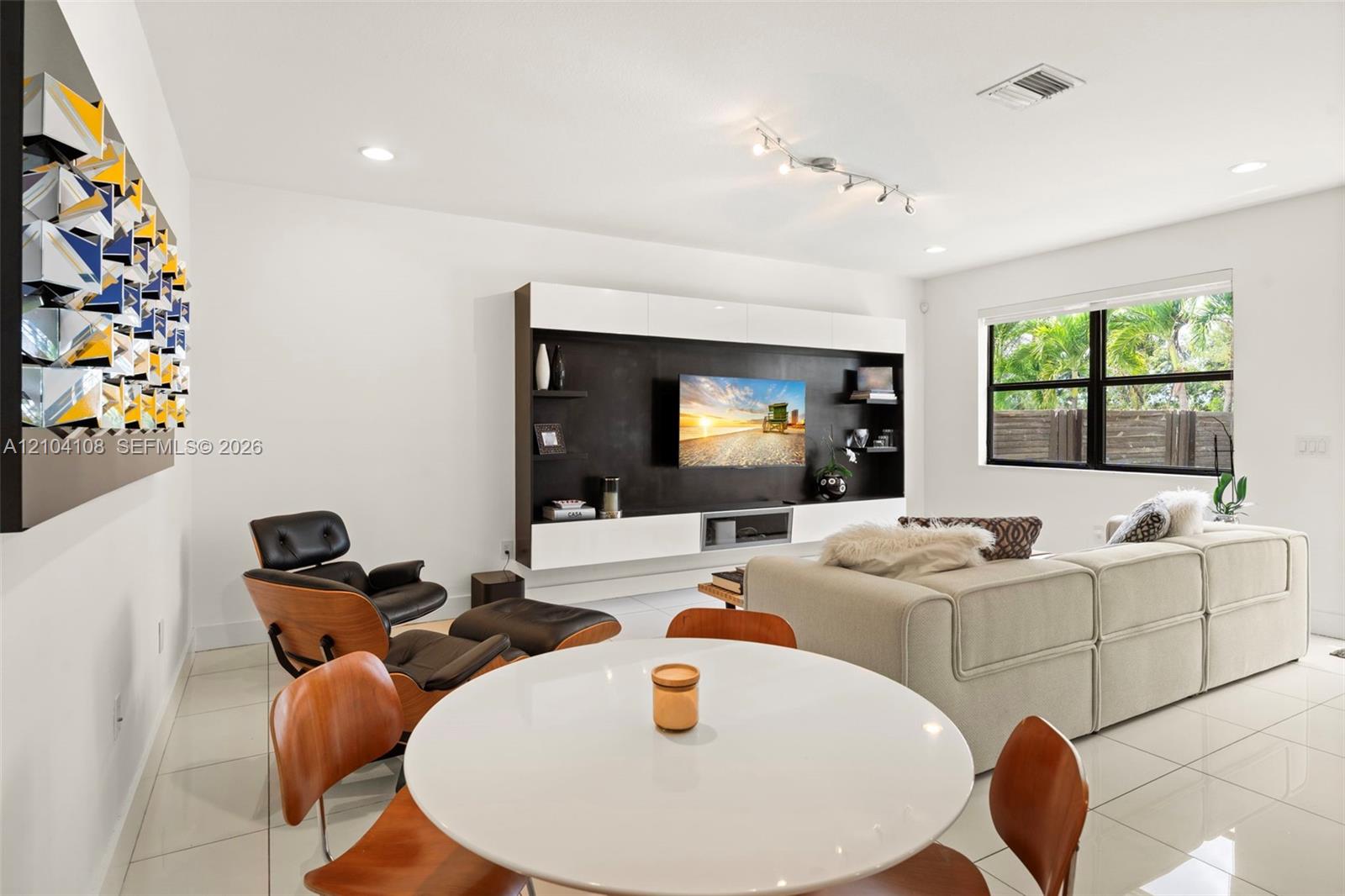 9890 NW 86th Terrace gallery image #36