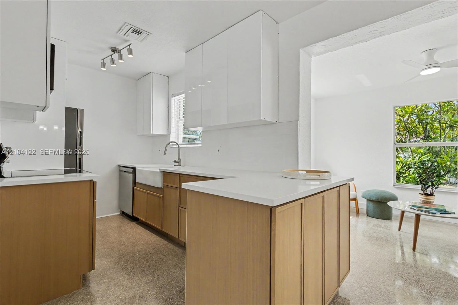471 SW 27th Terrace gallery image #13