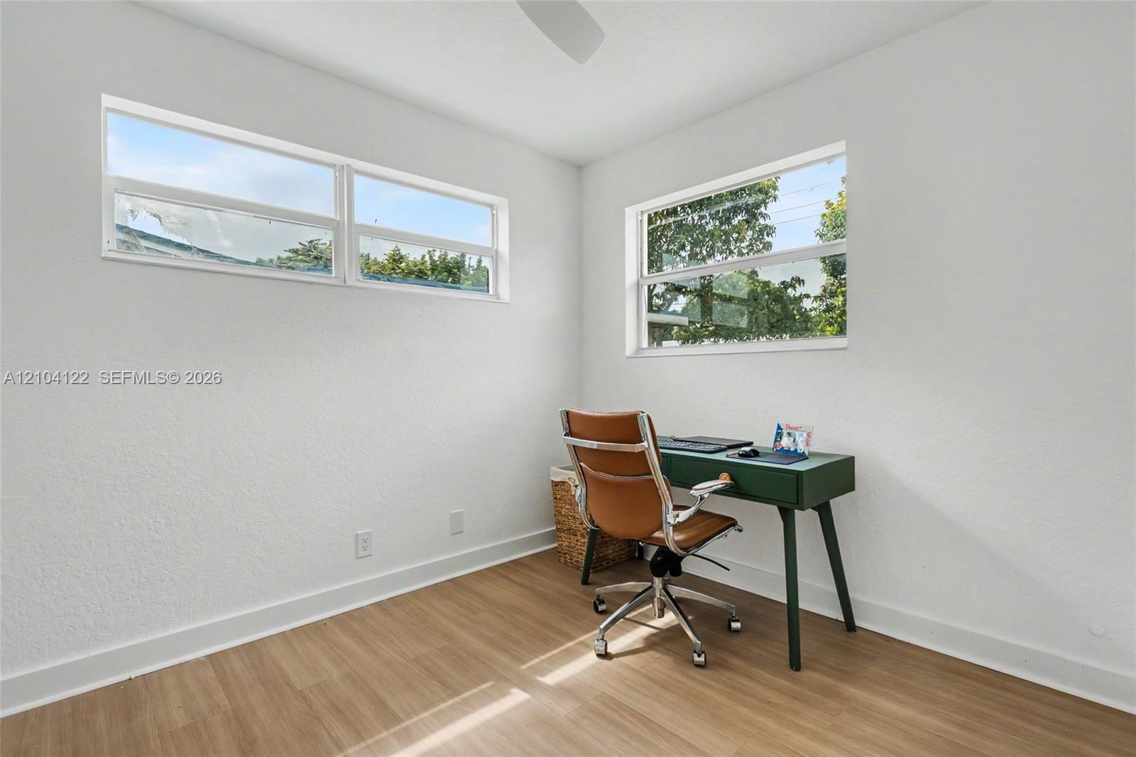 471 SW 27th Terrace gallery image #24
