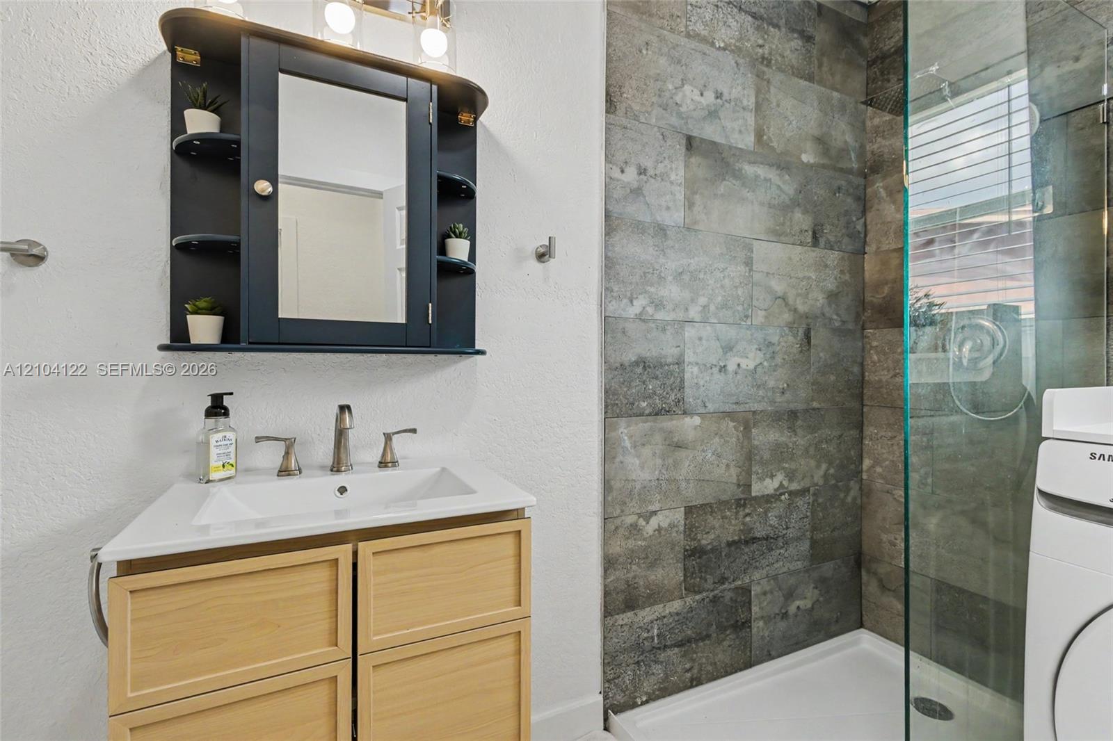 471 SW 27th Terrace gallery image #28
