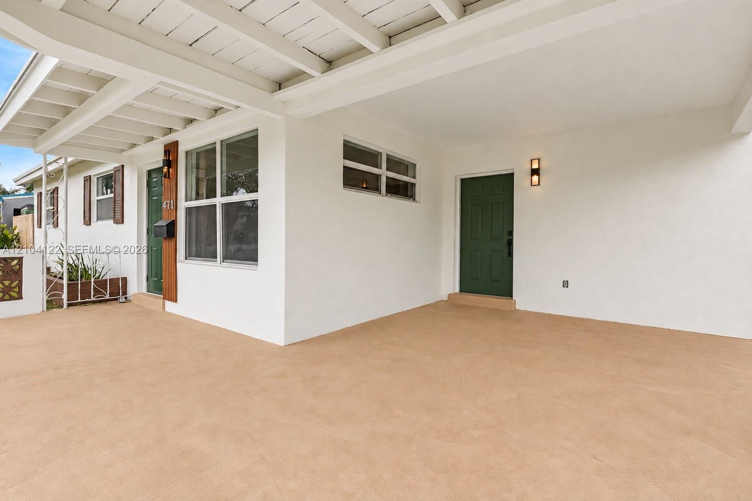 471 SW 27th Terrace gallery image #3