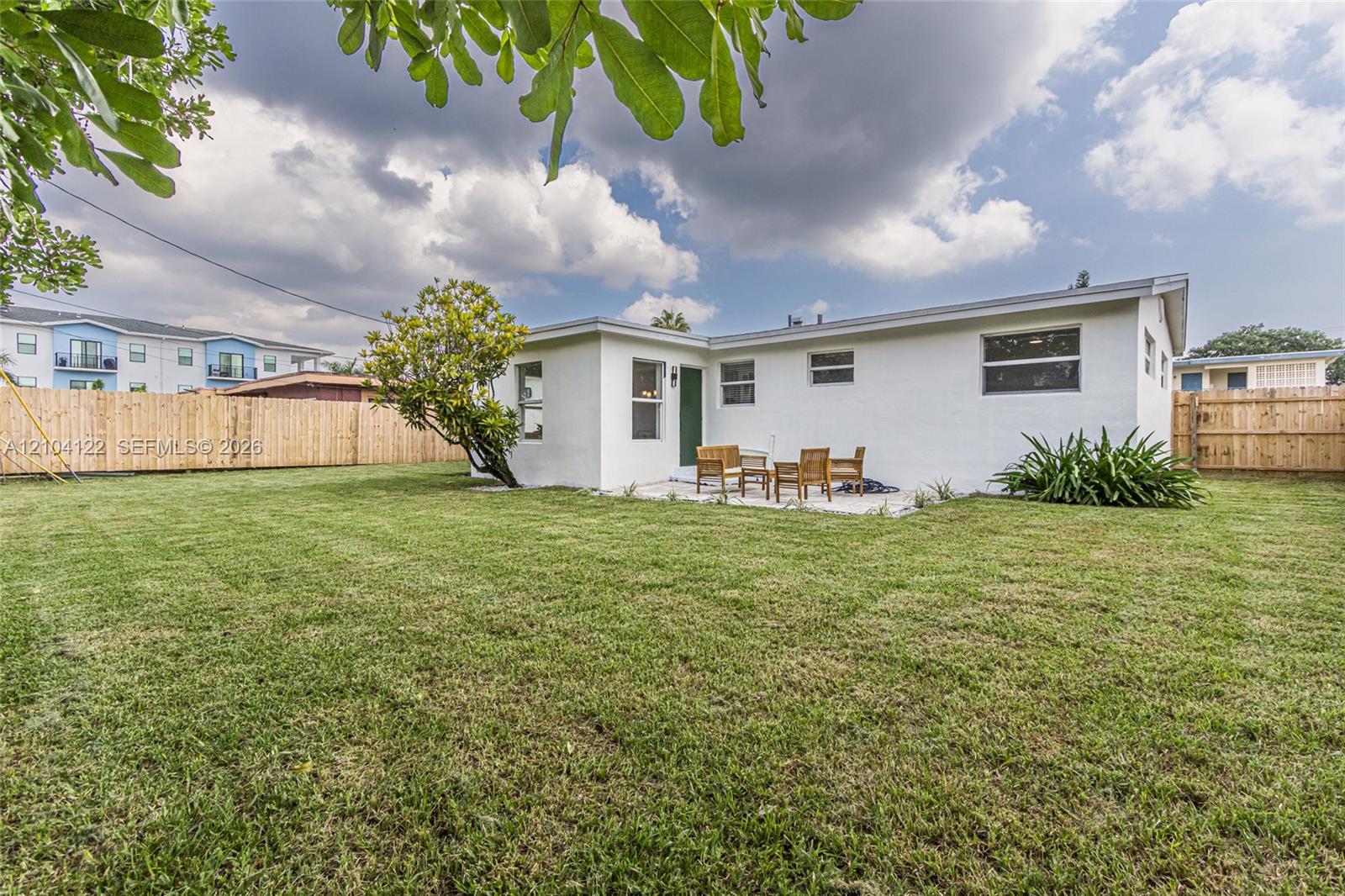 471 SW 27th Terrace gallery image #36