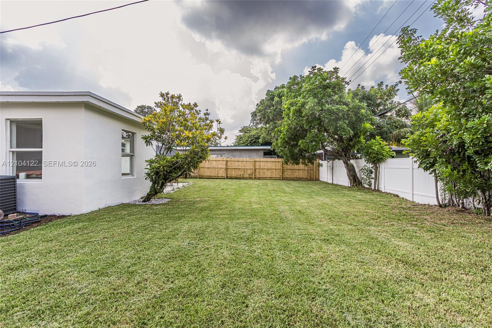 471 SW 27th Terrace gallery image #39