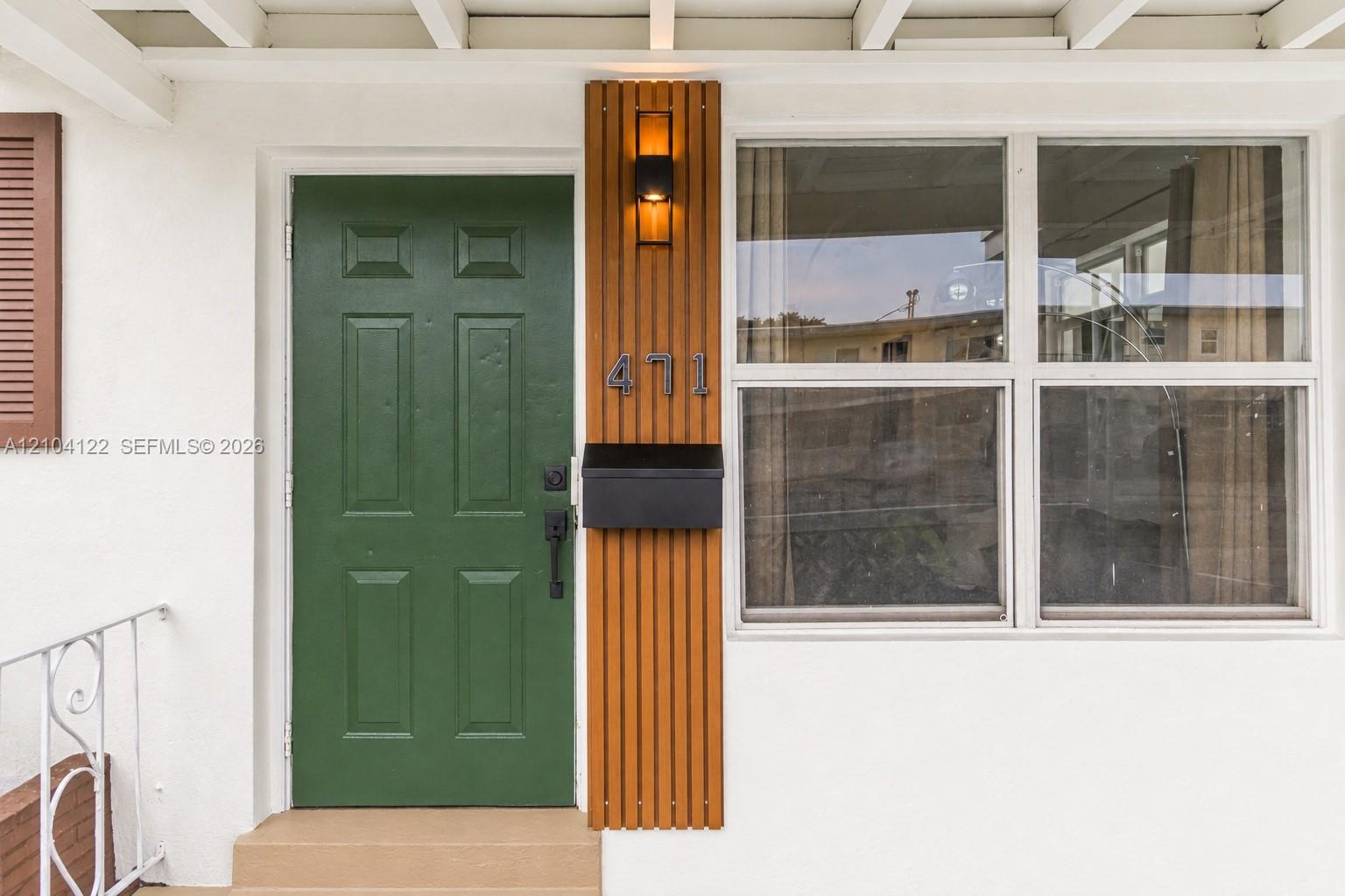 471 SW 27th Terrace gallery image #4