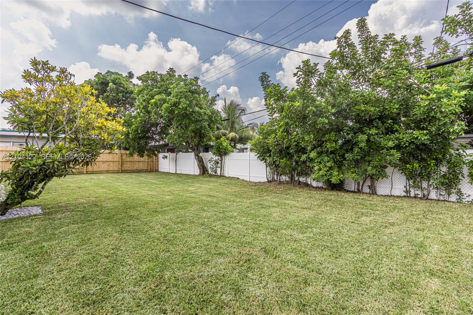 471 SW 27th Terrace gallery image #40
