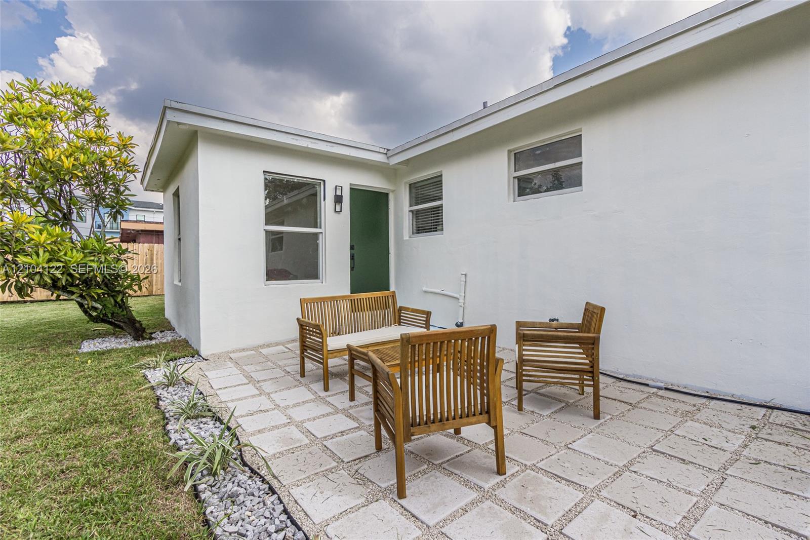 471 SW 27th Terrace gallery image #41