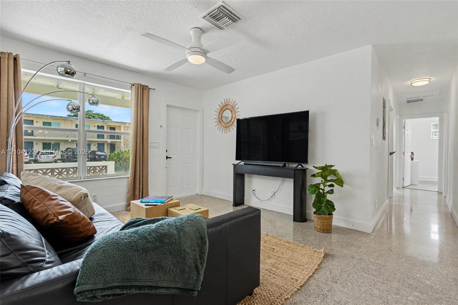 471 SW 27th Terrace gallery image #9