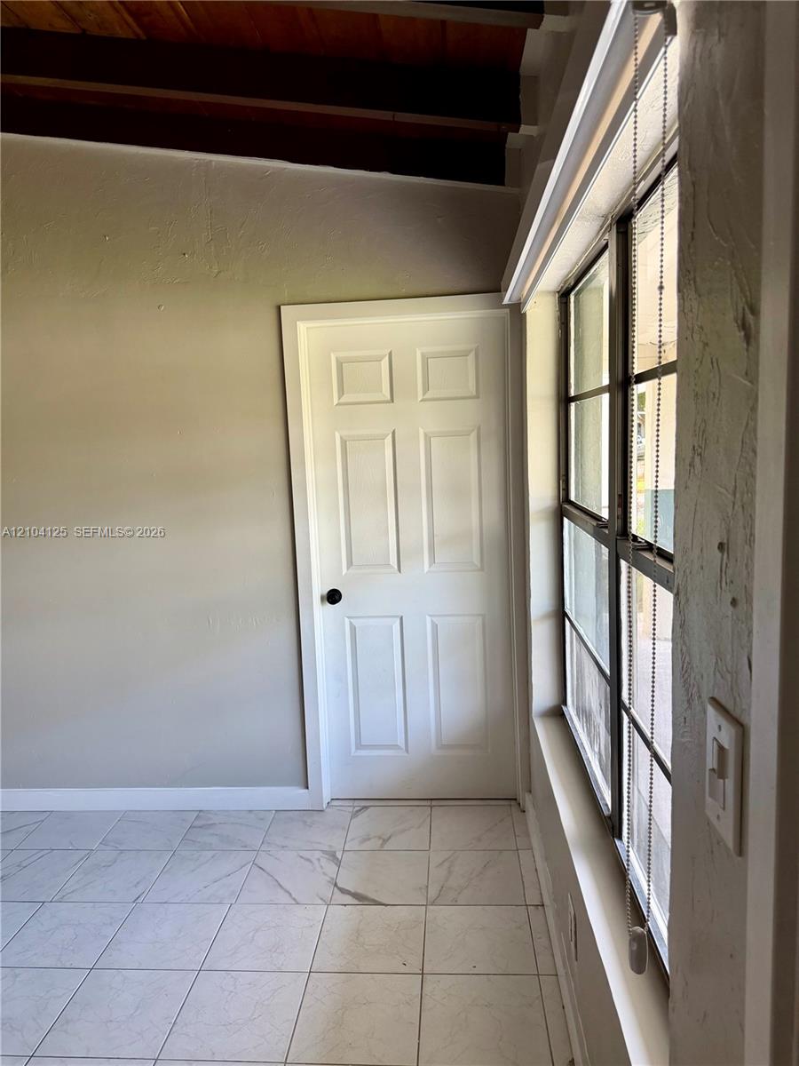 525 SW 22nd Terrace gallery image #11