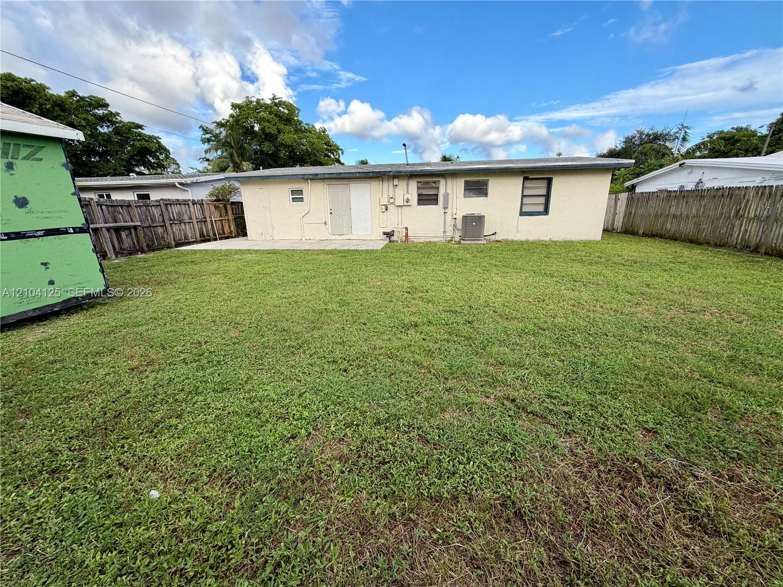 525 SW 22nd Terrace gallery image #12