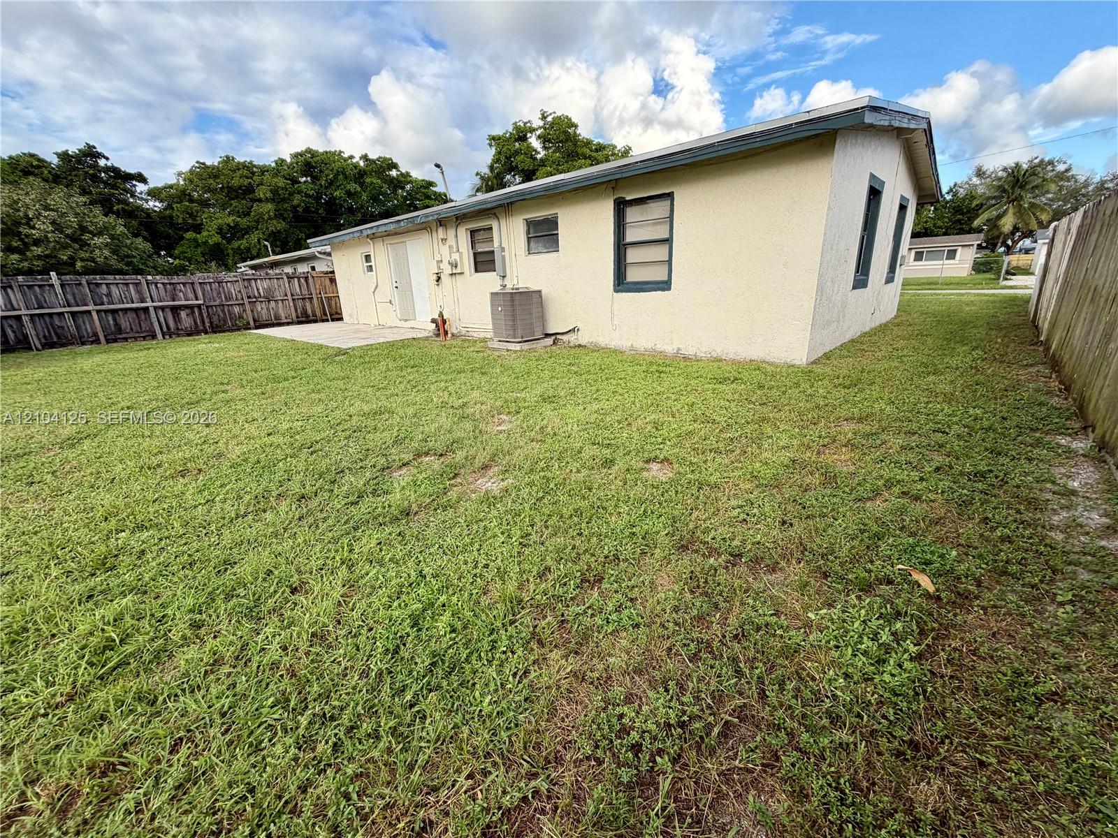 525 SW 22nd Terrace gallery image #14