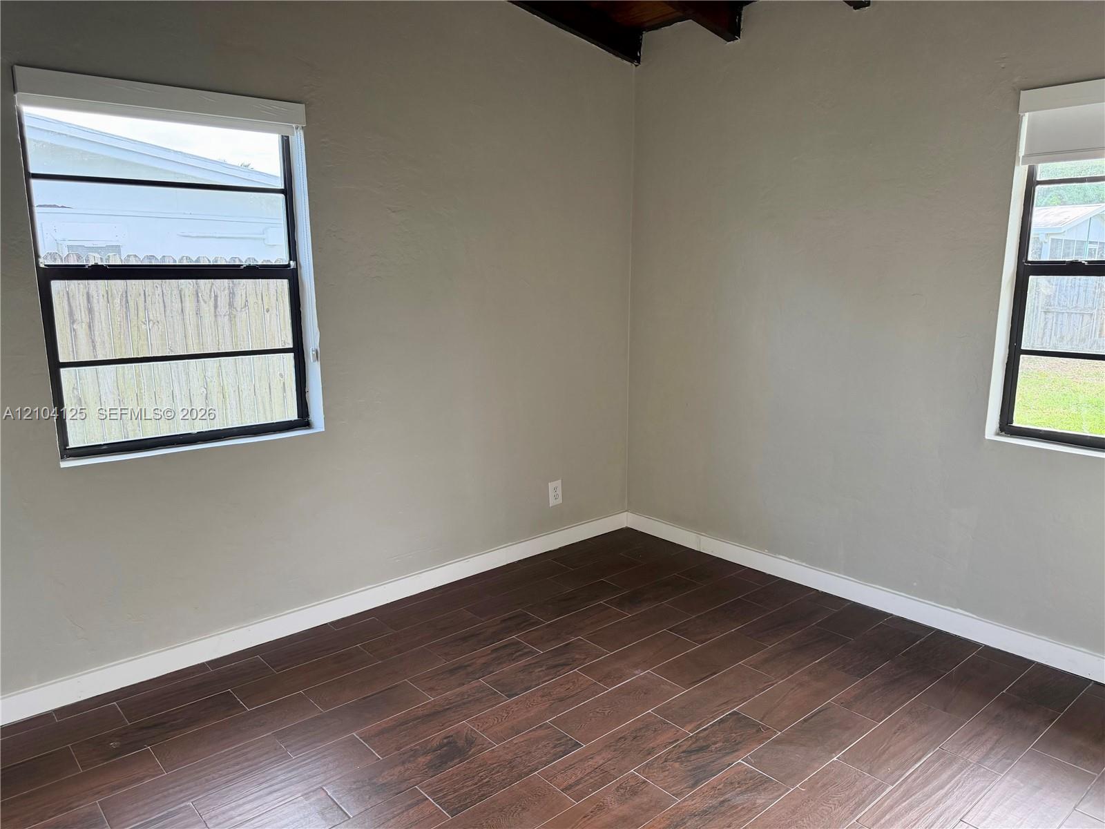 525 SW 22nd Terrace gallery image #5
